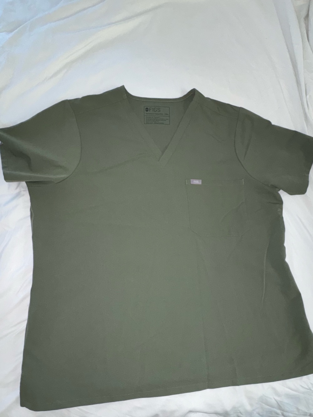 Figs. Catarina scrub top in Moss. XXL